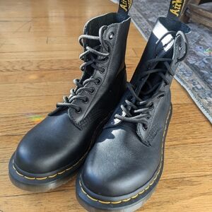 Dr. Martens 1460 Pascal Virginia Leather Boots